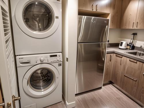 Two-Bedroom Apartment room in Modern Luxury ENTIRE Apartments in the Heart of Los Angeles