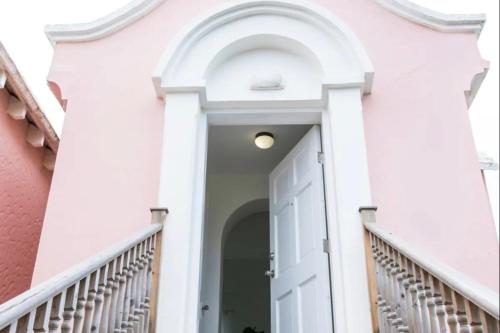 Entrada, Modern Apartment St Georges Bermuda in St. George