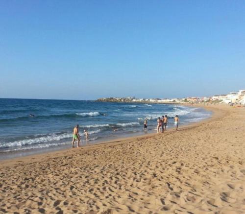 Bel appartement de plage - RDC - Dahomey Beach in Бузніка