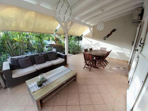 Jolie maison avec piscine Jolie maison avec piscine