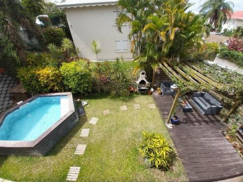 Jolie maison avec piscine Jolie maison avec piscine