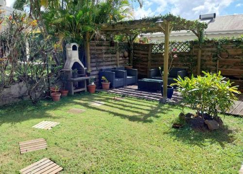 Jolie maison avec piscine Jolie maison avec piscine