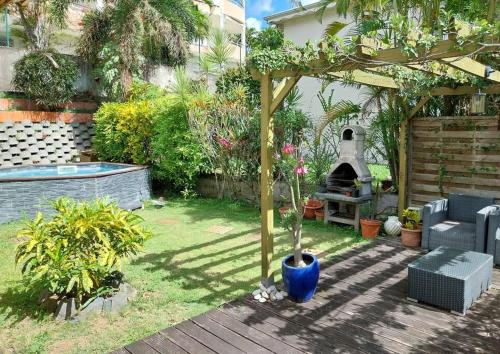 Jolie maison avec piscine Jolie maison avec piscine