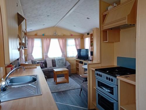 2-Bed Caravan - Sleeps 6 - Parking & Veranda, Skegness (fotografie 9)