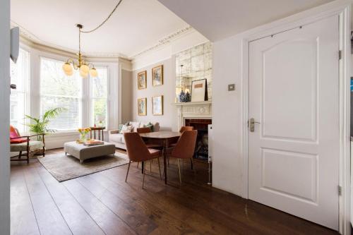 Gorgeous 1 BR Near Portobello & Notting Hill, London (photo 9)