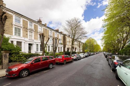 Gorgeous 1 BR Near Portobello & Notting Hill - main image