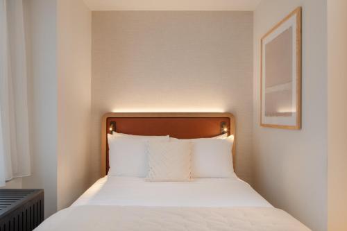 Superior Queen Room room in Aura Hotel Times Square