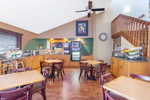 아메릭인 by Wyndham St. Cloud MN I-94 - 식음료(F&B)