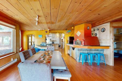 Peace & Pizza in Taos, USA