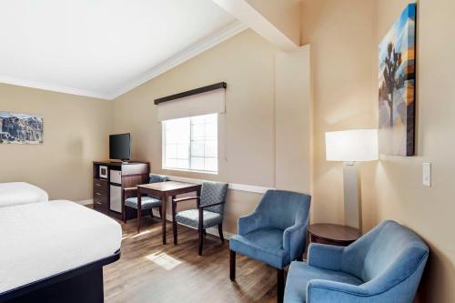 Best Western China Lake Inn - image 14