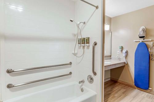 Best Western China Lake Inn - image 12