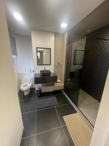 One-Bedroom Apartment image 7