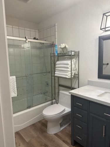 YoBee! Park Reservation Included! Heart of Yosemite - Homey Studios and Breakfast YoBee! Park Reservation Included! Heart of Yosemite - Homey Studios and Breakfast