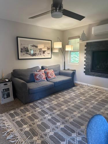 YoBee! Park Reservation Included! Heart of Yosemite - Homey Studios and Breakfast YoBee! Park Reservation Included! Heart of Yosemite - Homey Studios and Breakfast