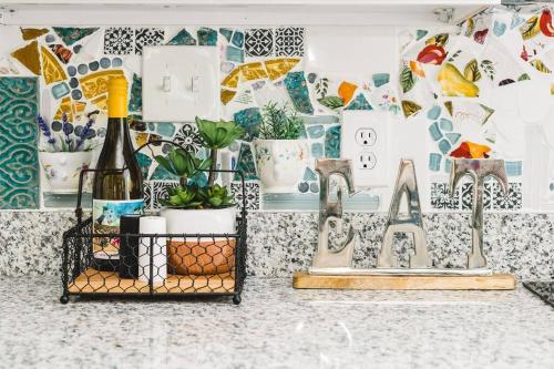 Hello Dali A fun and funky artisitc apartment in St Petersburg, USA