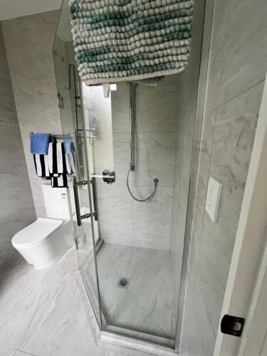 دش, Self contained central Silverdale in سيبفرديل