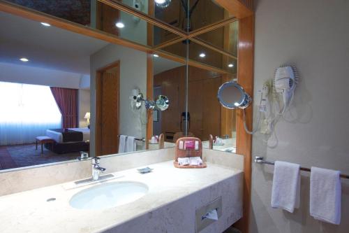587044231 Crowne Plaza Hotel Mexico City North-Tlalnepantla by IHG