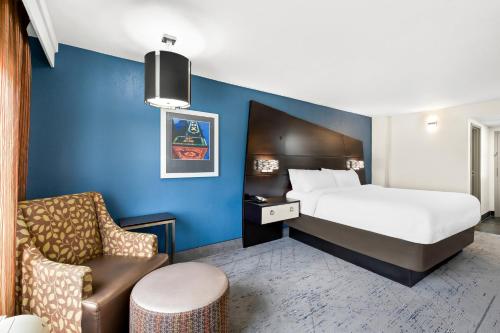 Standard Room image 2
