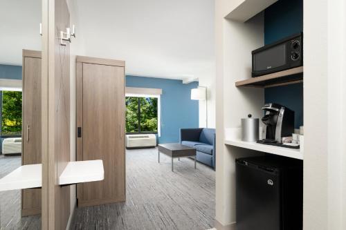Holiday Inn Express Hotel & Suites Newport South By IHG