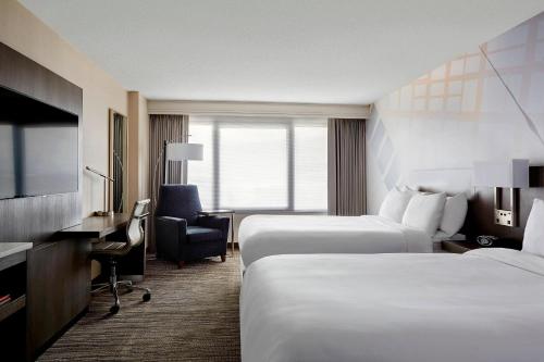 1 king bed, 1 double bed