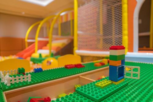 Yuexiu Hotel Guangzhou,Curio Collection by Hilton-Free shuttle between hotel and Exhibition Center during Canton Fair & Exhibitor Registration Counter