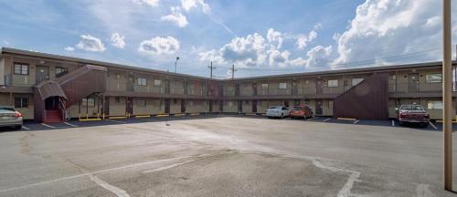 DuBois Manor Motel - image 10