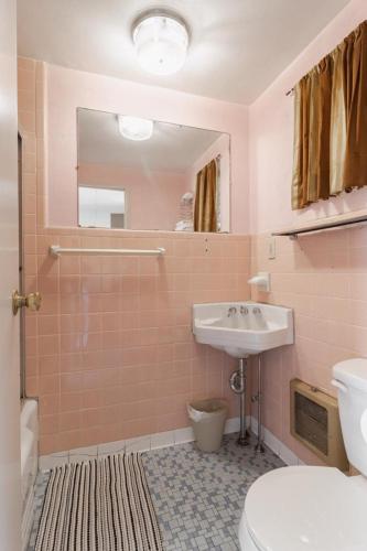 DuBois Manor Motel - image 11