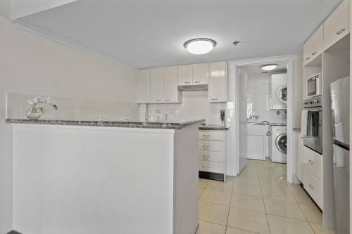 Sydney Central Convenient 1Bedroom Apt with Free Parking - image 5