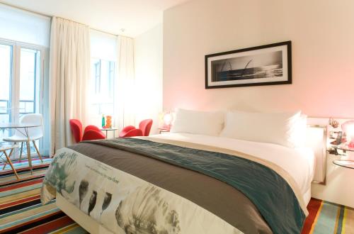 Hotel - DeBrett - Auckland