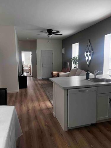 Renovated 3 bedroom for Professionals in Albany, USA