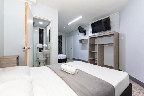 Hotel Guayacanes 70 - Photo 2