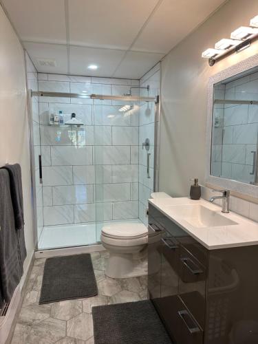 Zuhanyzó, Basement Suite on a Goat Farm in Rossland (Brit Kolumbia)