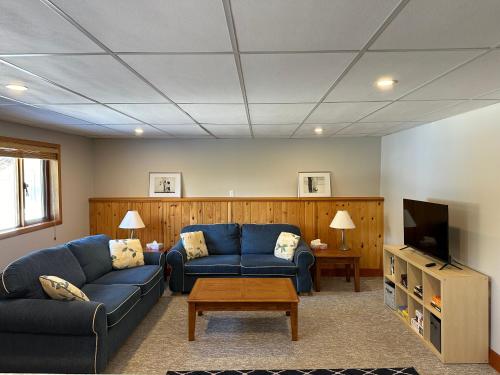 Létesítmények, Basement Suite on a Goat Farm in Rossland (Brit Kolumbia)