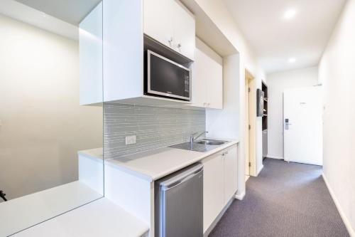 Pacific Blue 244, 255 Sandy Point Rd - pool, aircon, linen and resort features