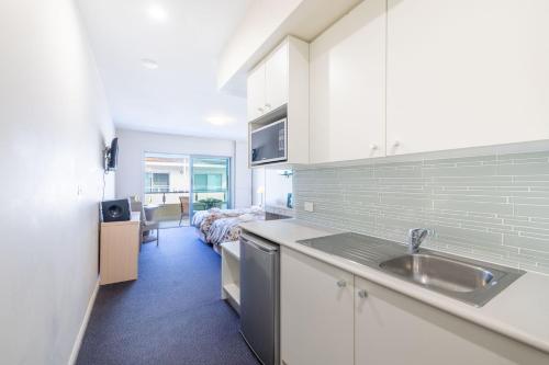 Pacific Blue 244, 255 Sandy Point Rd - pool, aircon, linen and resort features