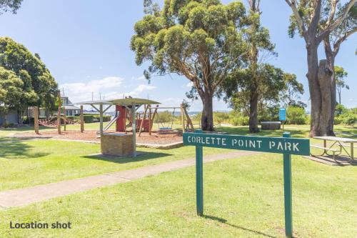 Pacific Blue 244, 255 Sandy Point Rd - pool, aircon, linen and resort features