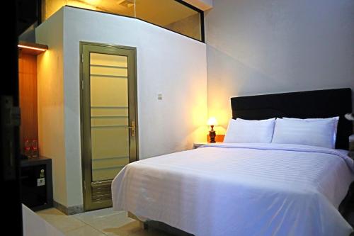 The Al's By ZIRI near KFC Ahmad Yani