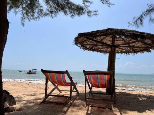 Beach, Koh Phaluai beach cottage in Ko Phaluai