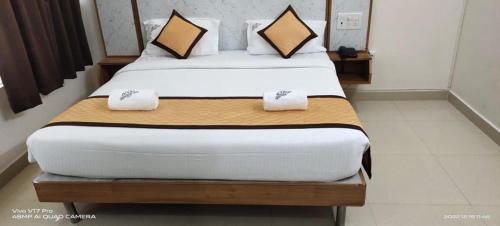 Deluxe Double Room image 3