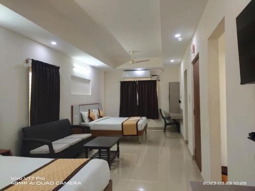 Deluxe Double Room image 2