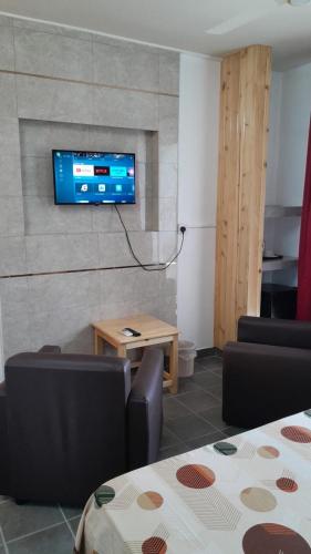 Appartement avec piscine à pomponette