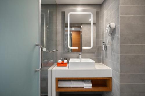 room detail thumbnail 2