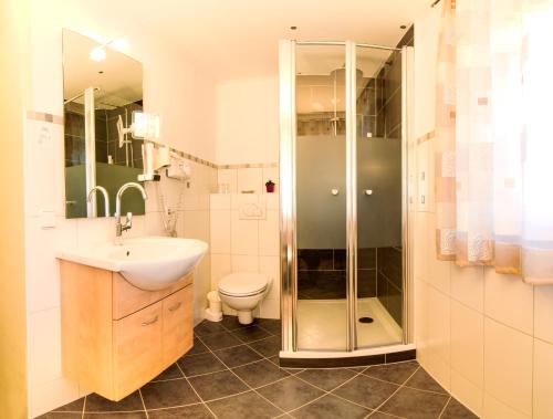 بنسيون تينا