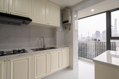 Eastern Hub - Bund Branch 3-Bedroom Near Yuyuan Garden, Nanjing Road with Shanghai Tower Views, Near Subway, Shanghái (foto 9)