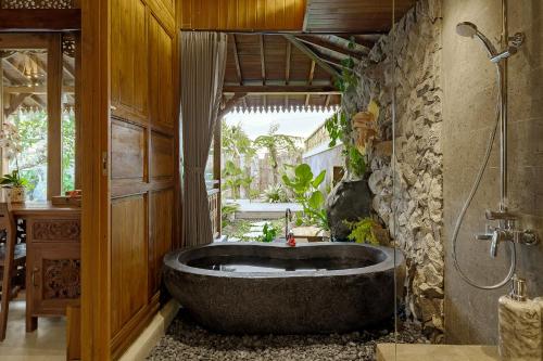 Ratni Ubud Villa - image 4