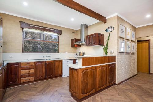 Ocean Close - Spacious Beach House, Guilderton (photo 8)