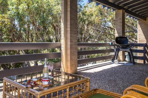 Ocean Close - Spacious Beach House, Guilderton (photo 5)