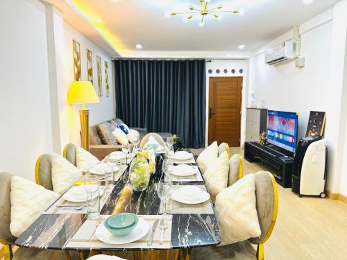 New Entire House Private RoofTop 11pp Near DMK airport-BTS in BKK New Entire House Private RoofTop 11pp Near DMK airport-BTS in BKK