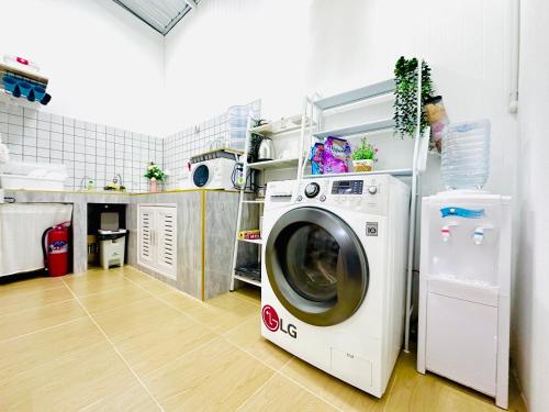 New Entire House Private RoofTop 11pp Near DMK airport-BTS in BKK New Entire House Private RoofTop 11pp Near DMK airport-BTS in BKK