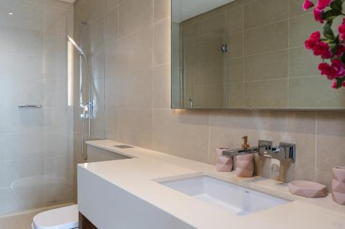 Stunning 1Bed High Floor Marina View - image 11